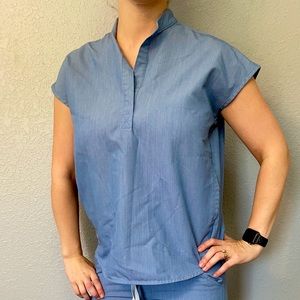 Women’s Figs scrub top